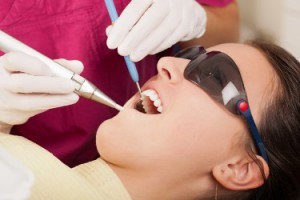 О преимуществах лазерной имплантации зубов