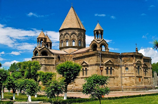 Ejmiadzin_Cathedral2-поменьше