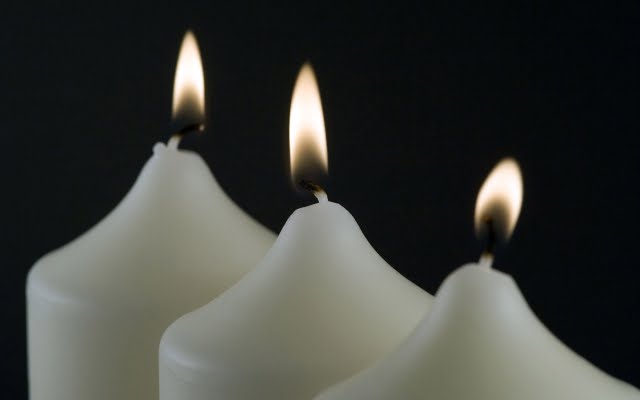 white-burning-candles--candlelight-of-love-and-blessing--19201200-91675