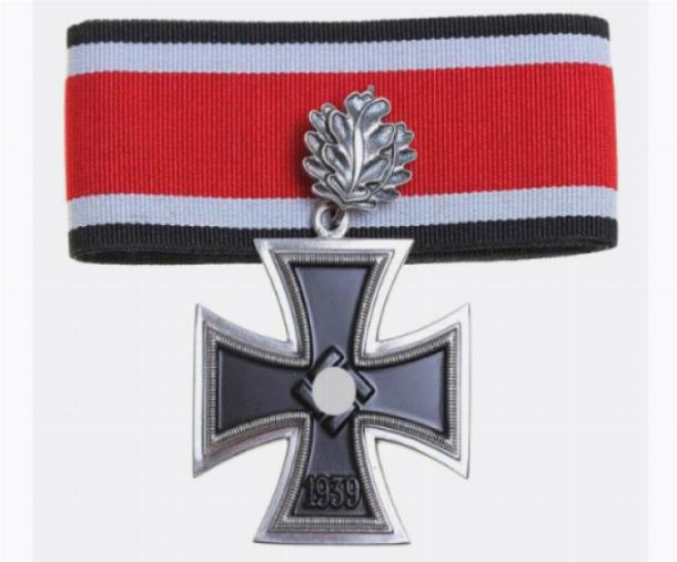 Рыцарский крест железного креста с дубовыми листьями